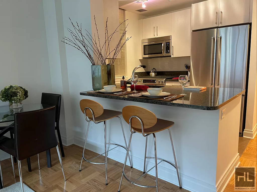 Lexington Avenue - Photo 1