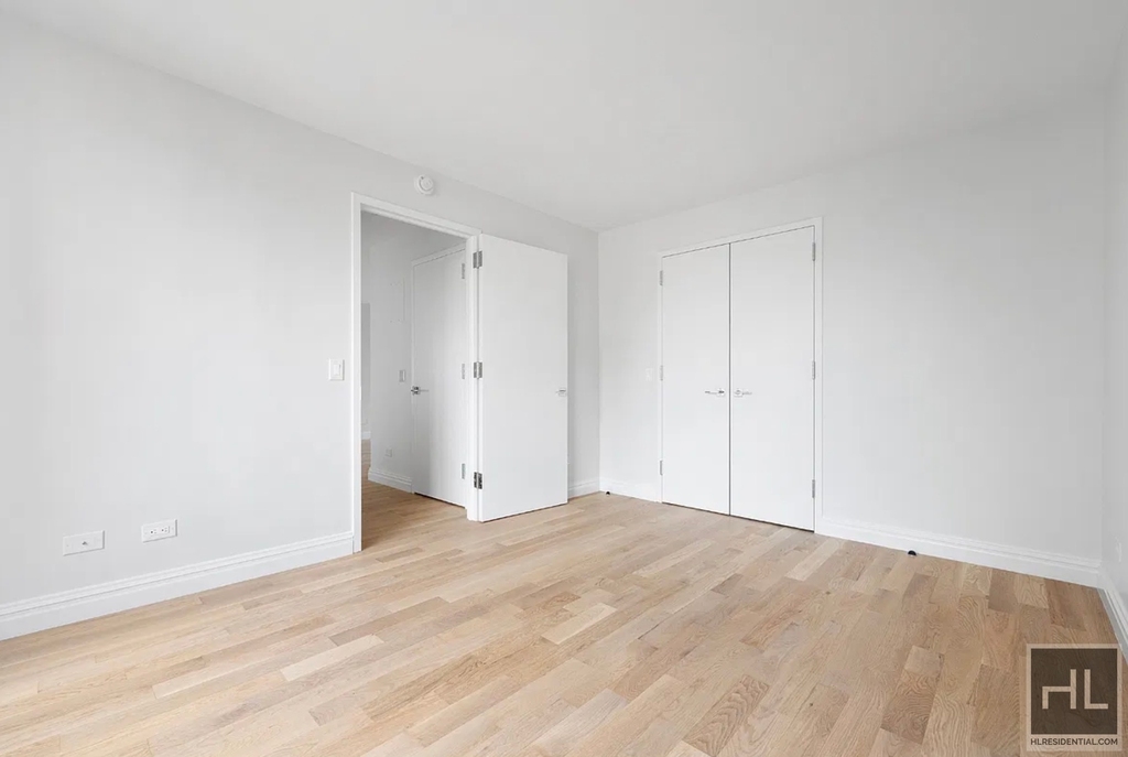 West 48th Street - Photo 3
