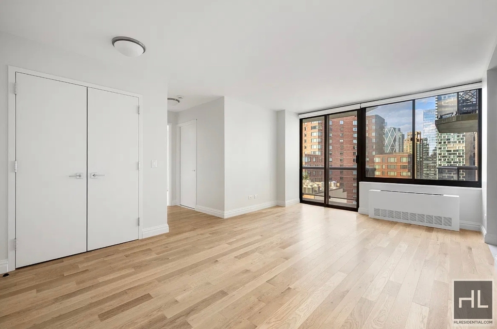 West 48th Street - Photo 1