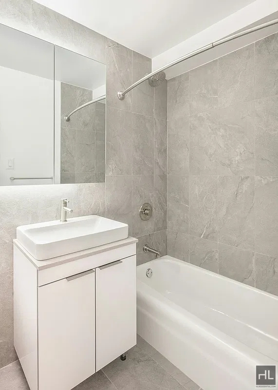 2nd Avenue - Photo 4