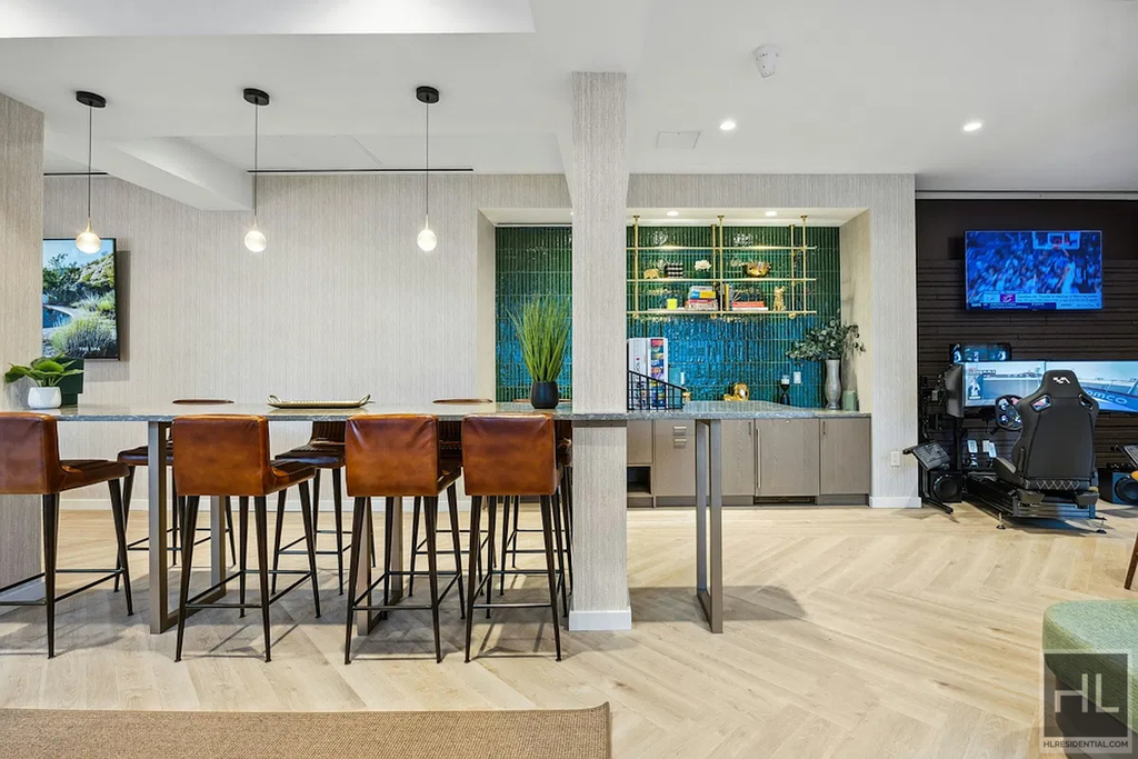 2nd Avenue - Photo 7