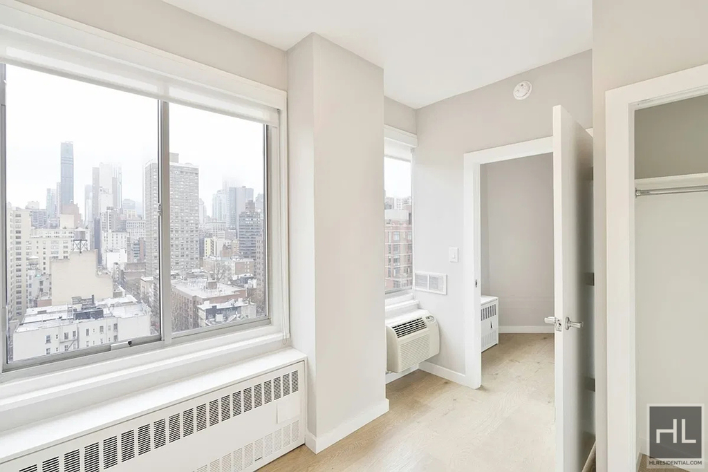 2nd Avenue - Photo 3