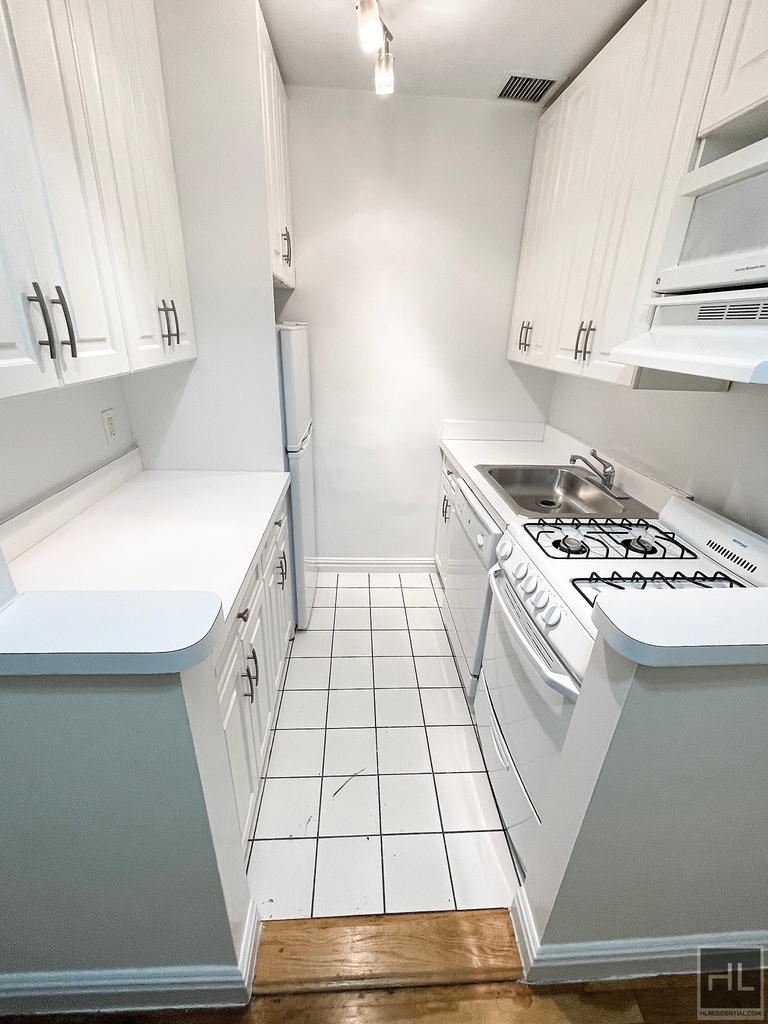 East 80 Street - Photo 1