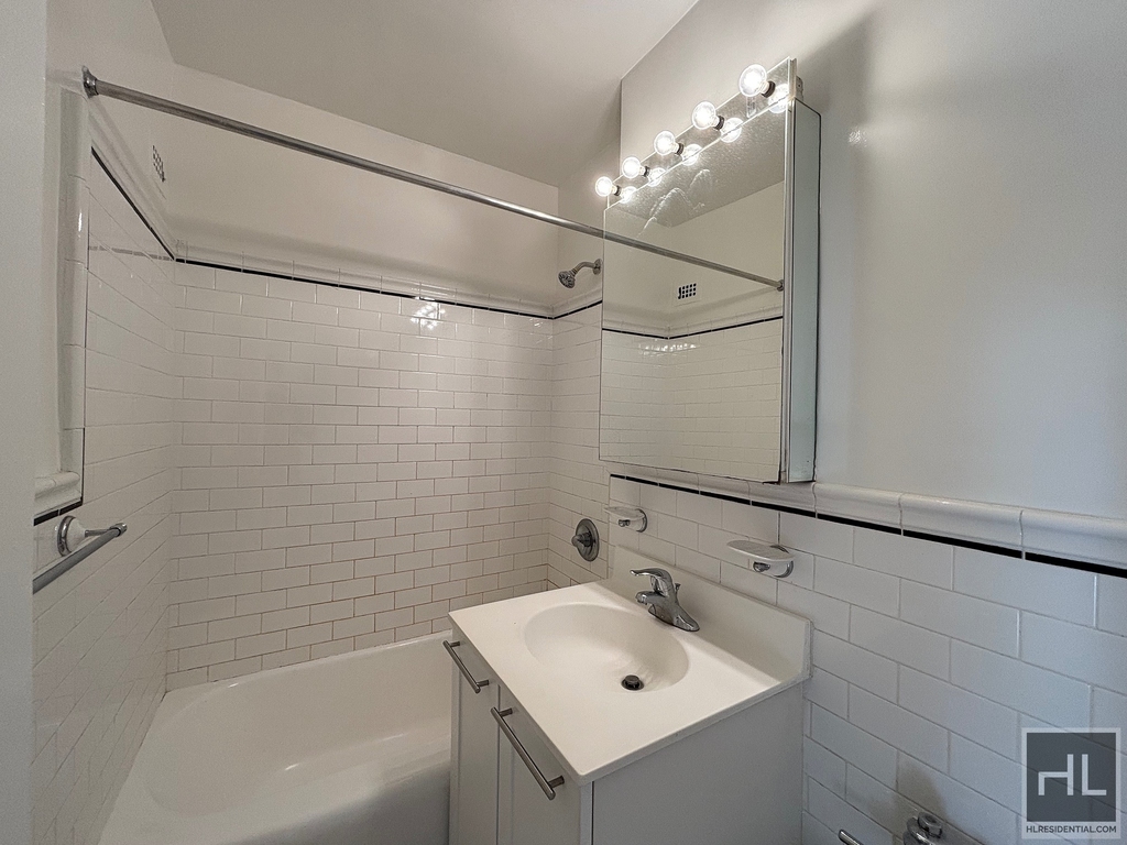 East 79th Street - Photo 7