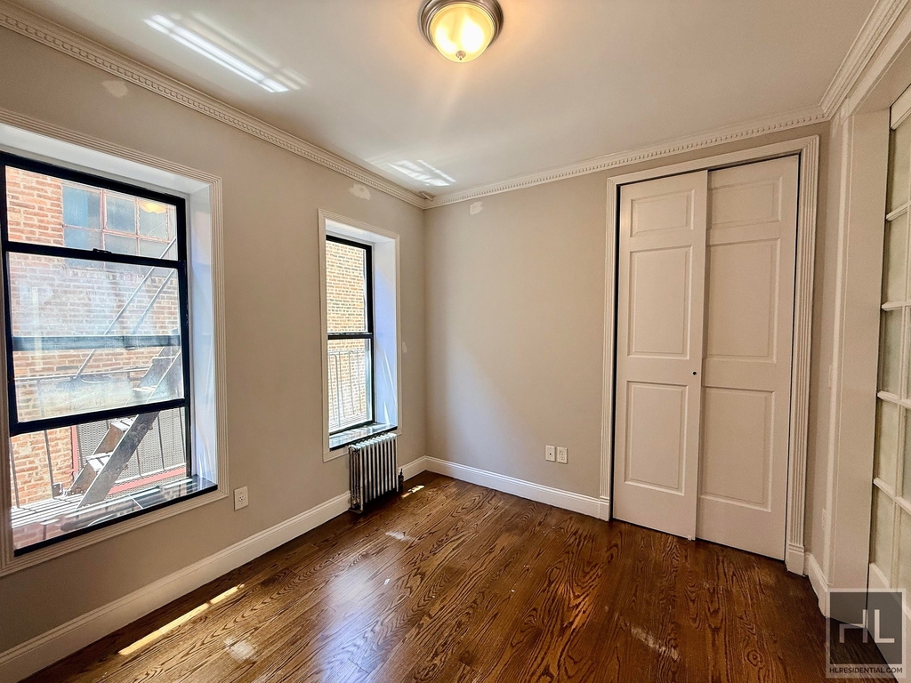 East 100th Street - Photo 12
