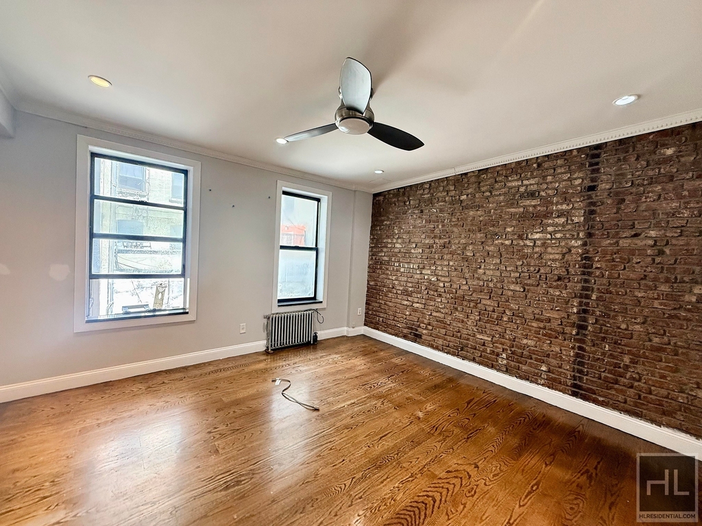 East 100th Street - Photo 13