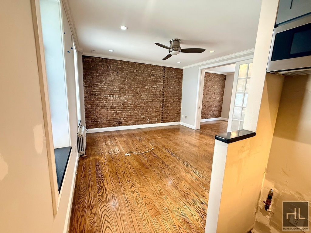 East 100th Street - Photo 11