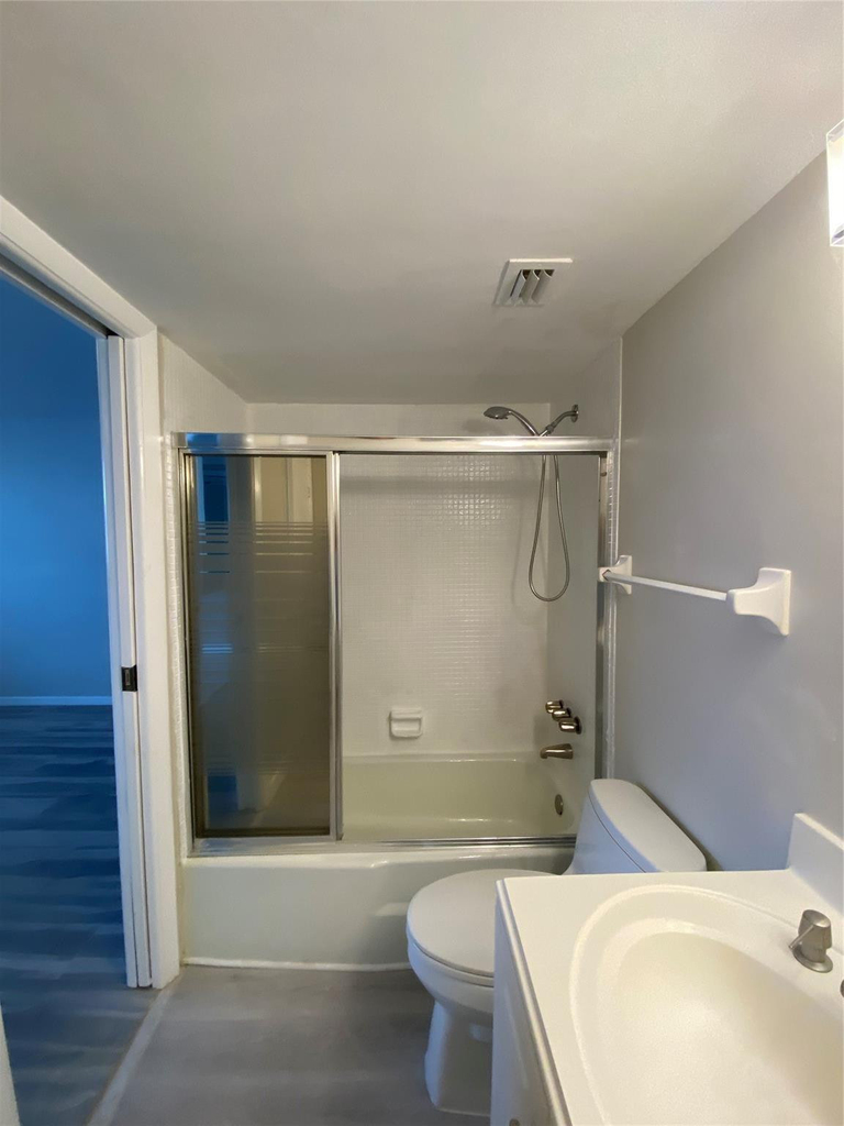1051 Hillsboro Mile - Photo 20