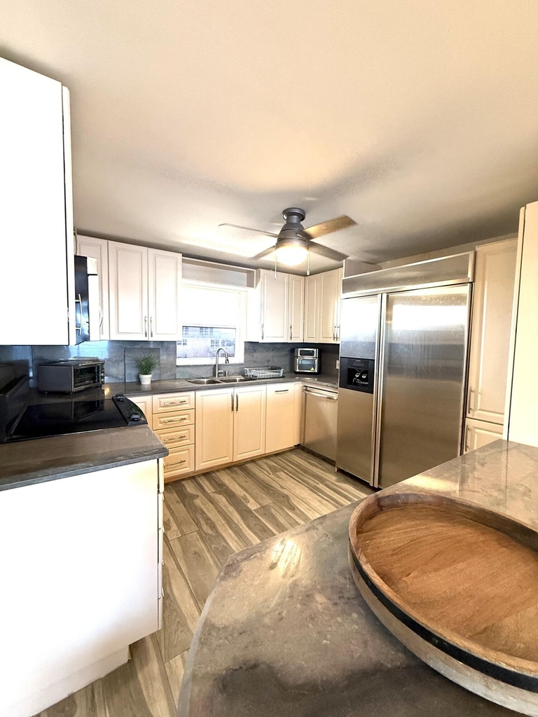 1051 Hillsboro Mile - Photo 42