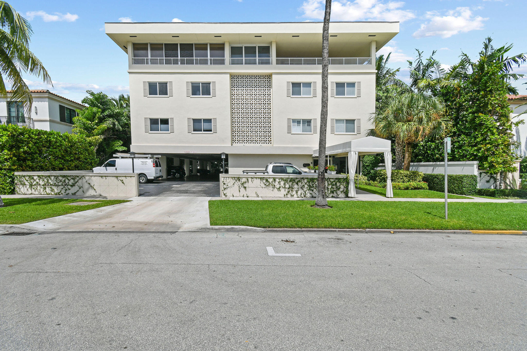227 Brazilian Avenue - Photo 0
