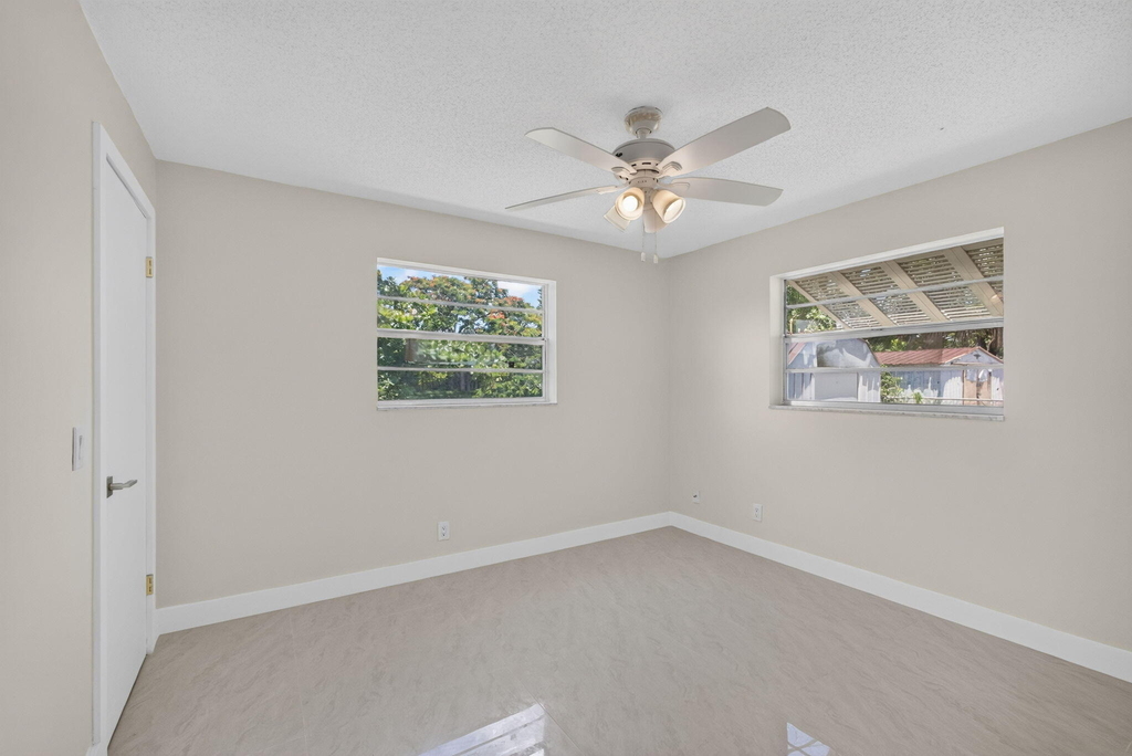 3941 Roan Court W - Photo 15