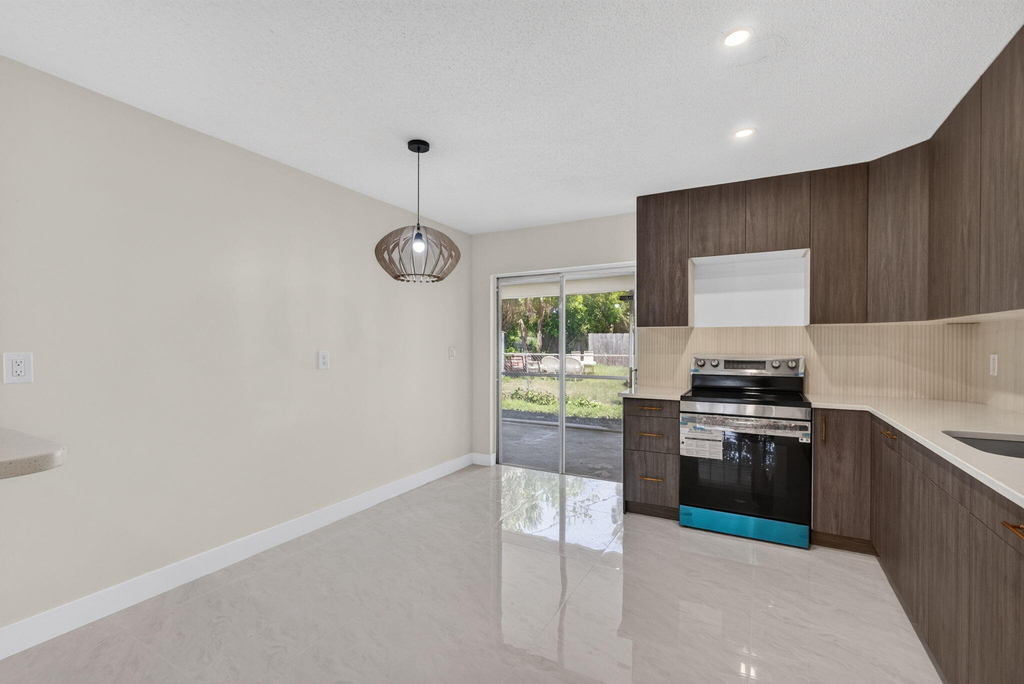 3941 Roan Court W - Photo 8