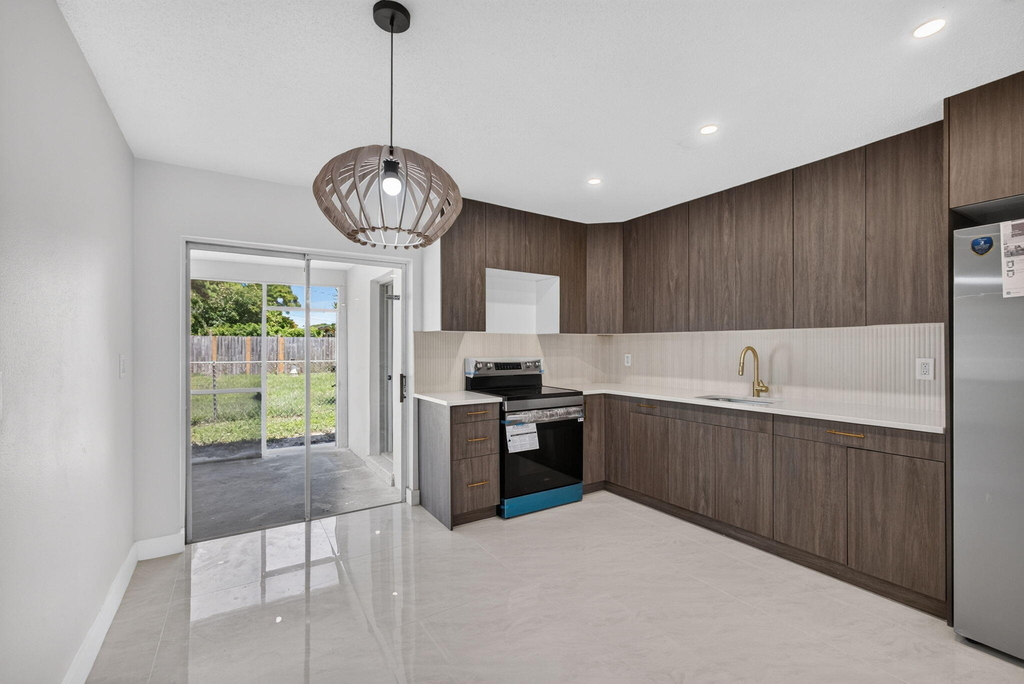 3941 Roan Court W - Photo 10