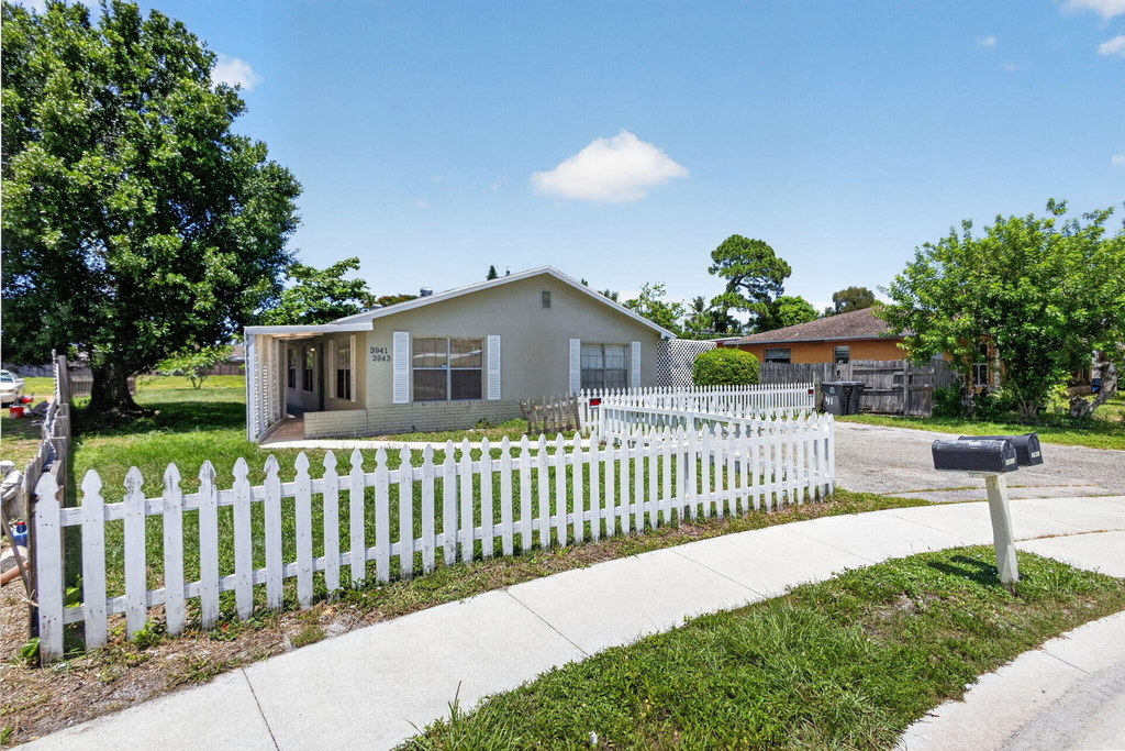 3941 Roan Court W - Photo 1