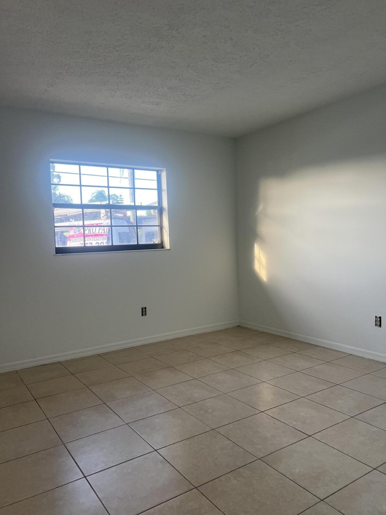 952 Se Walters Terrace - Photo 3