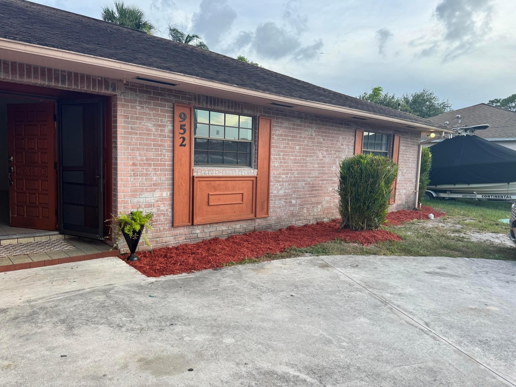 952 Se Walters Terrace - Photo 8