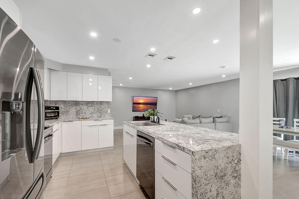 1343 W Ocean Avenue - Photo 4