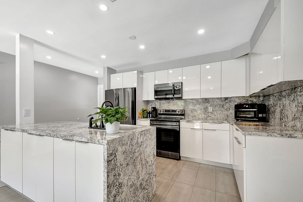 1343 W Ocean Avenue - Photo 6