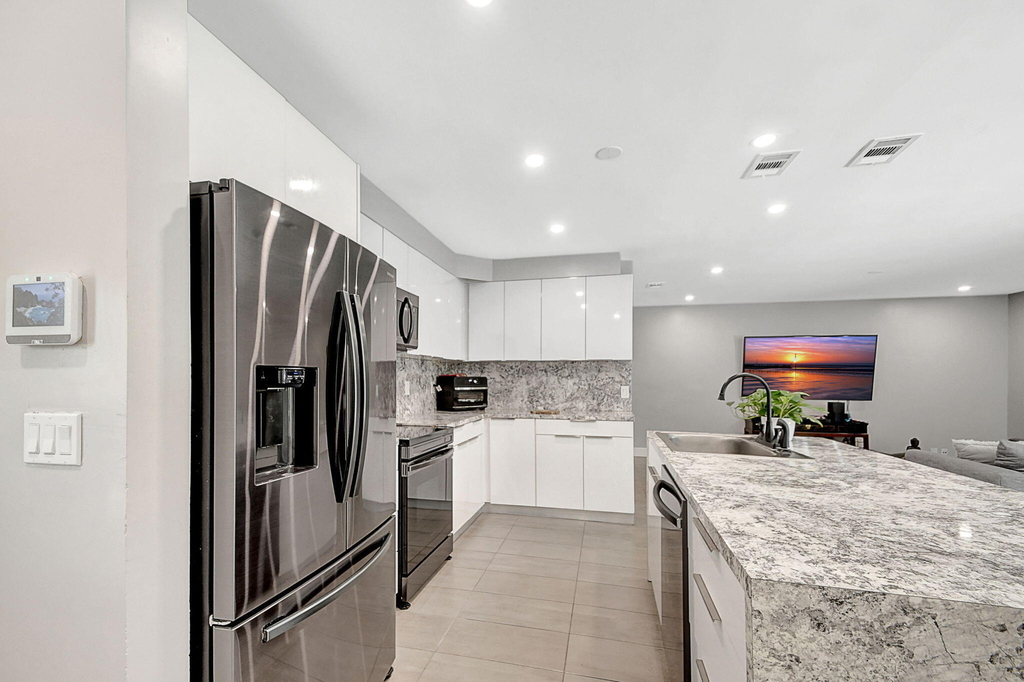 1343 W Ocean Avenue - Photo 8