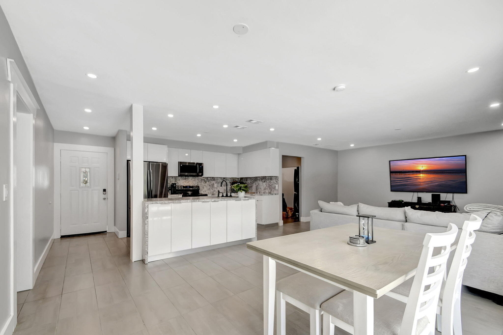 1343 W Ocean Avenue - Photo 5