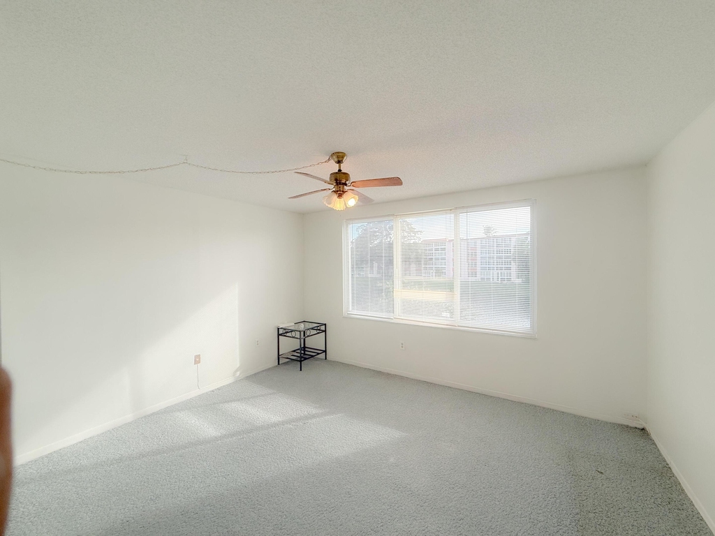 1080 Del Lago Circle - Photo 4