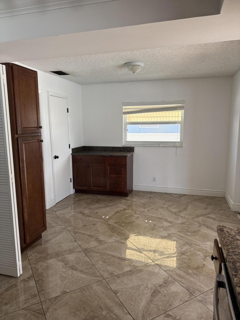 6957 Nw 9th Court - Photo 7