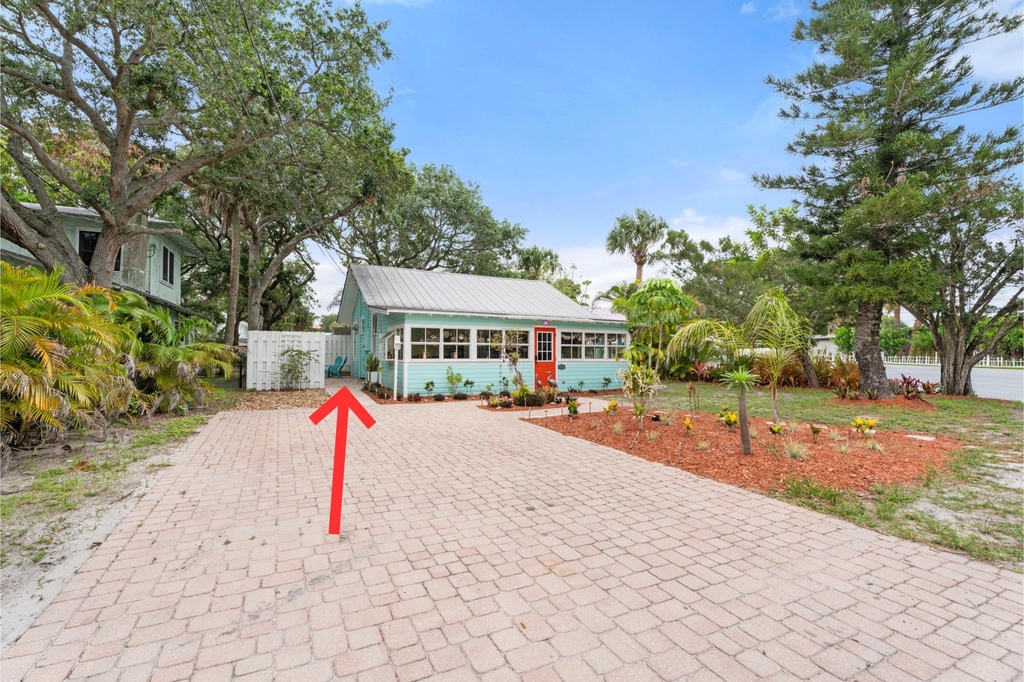 644 Sw Bryant Avenue - Photo 1
