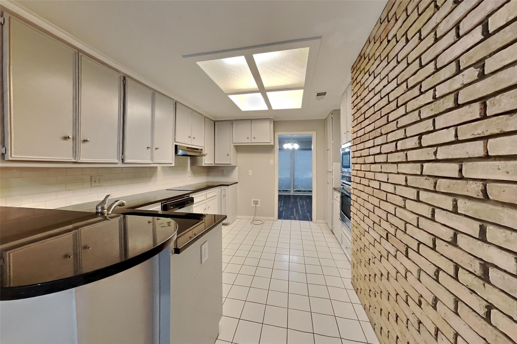 6508 Wrenwood Drive - Photo 3