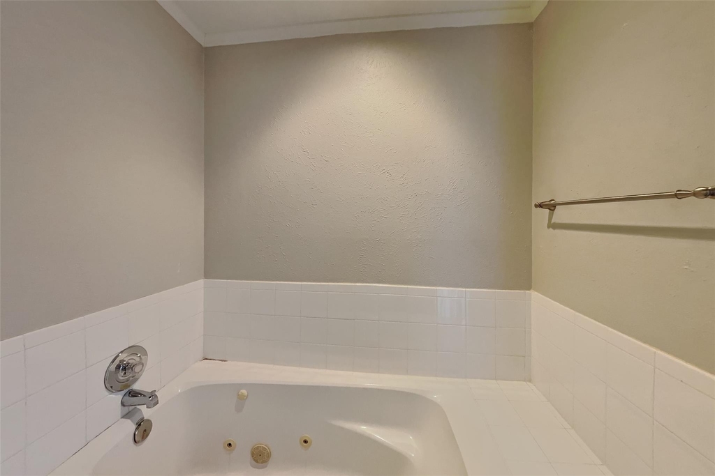 6508 Wrenwood Drive - Photo 8