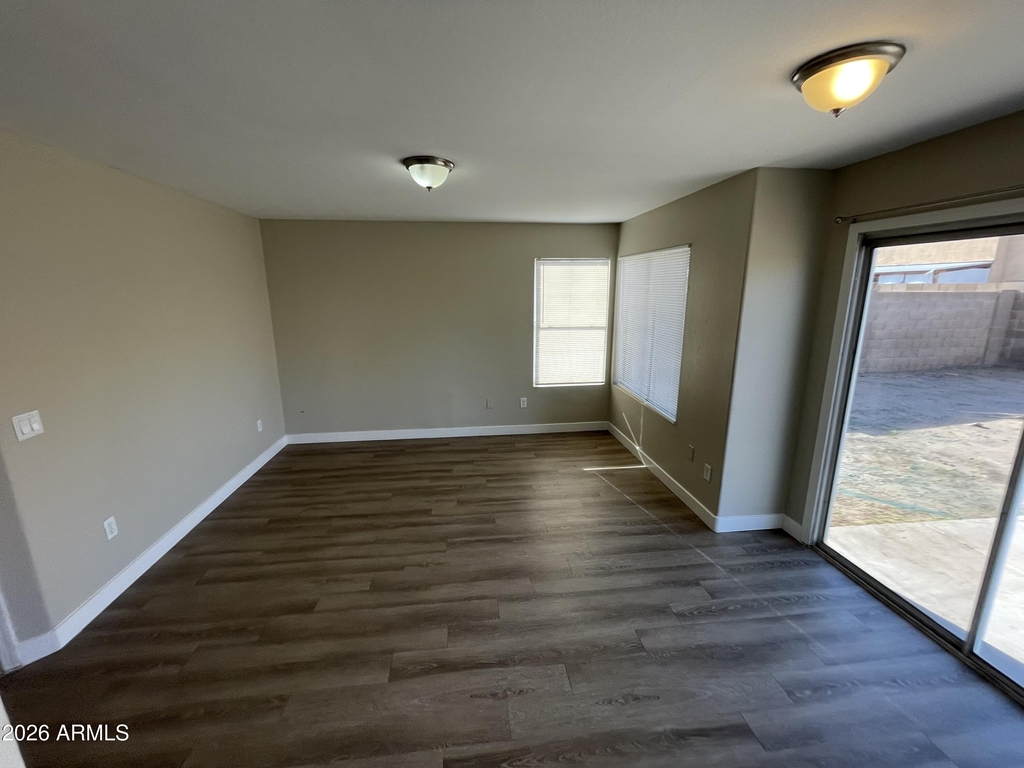 8526 W Cambridge Avenue - Photo 5