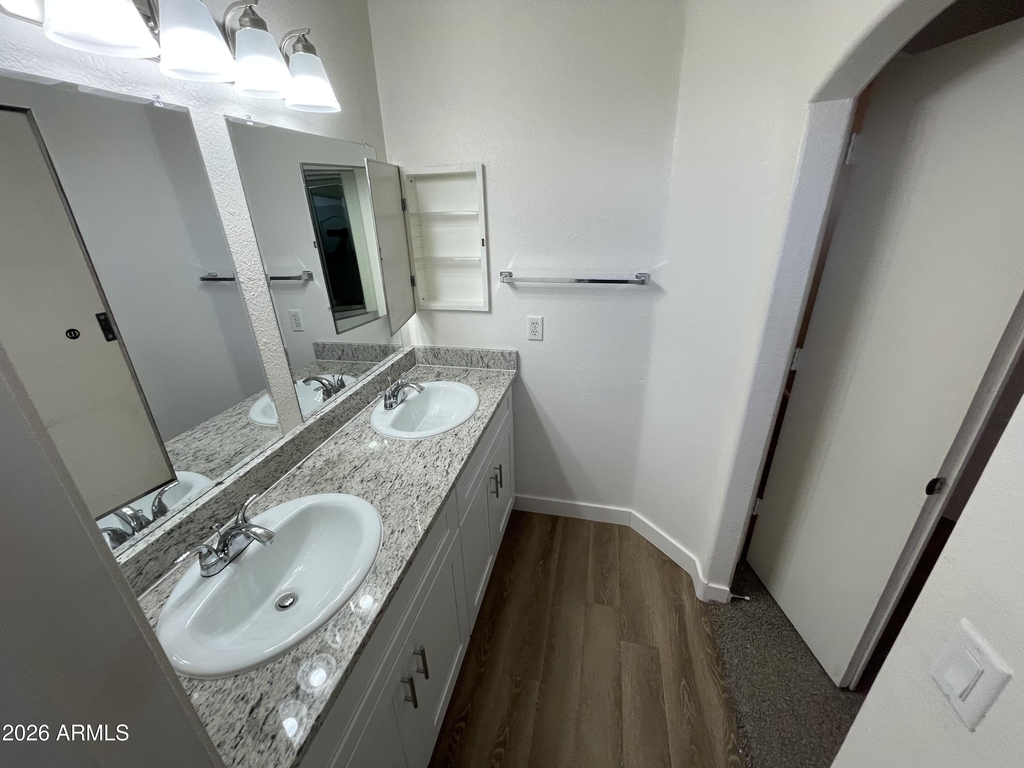 8526 W Cambridge Avenue - Photo 10