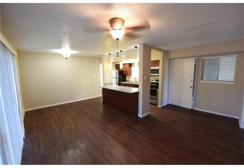 2833 Kings Road - Photo 1