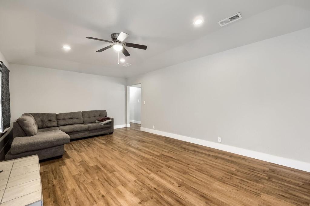 4203 Spring Hill Lane - Photo 3