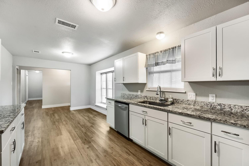 4203 Spring Hill Lane - Photo 7