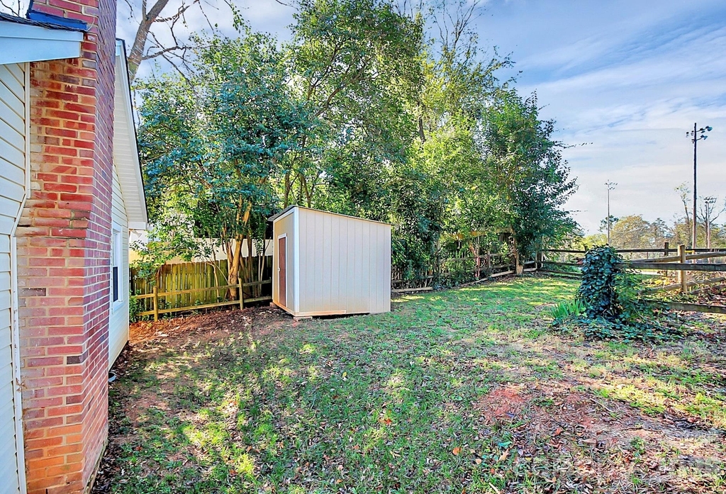 105 Oak Street - Photo 27