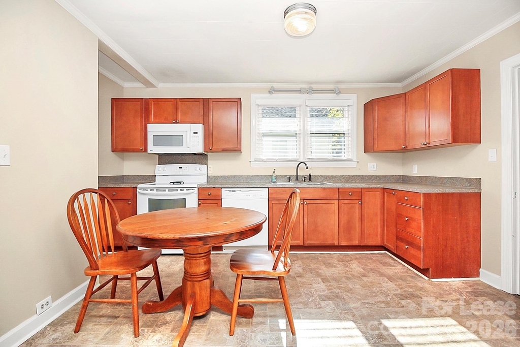105 Oak Street - Photo 11