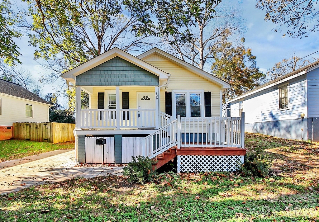 105 Oak Street - Photo 0