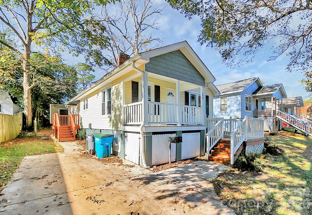 105 Oak Street - Photo 2