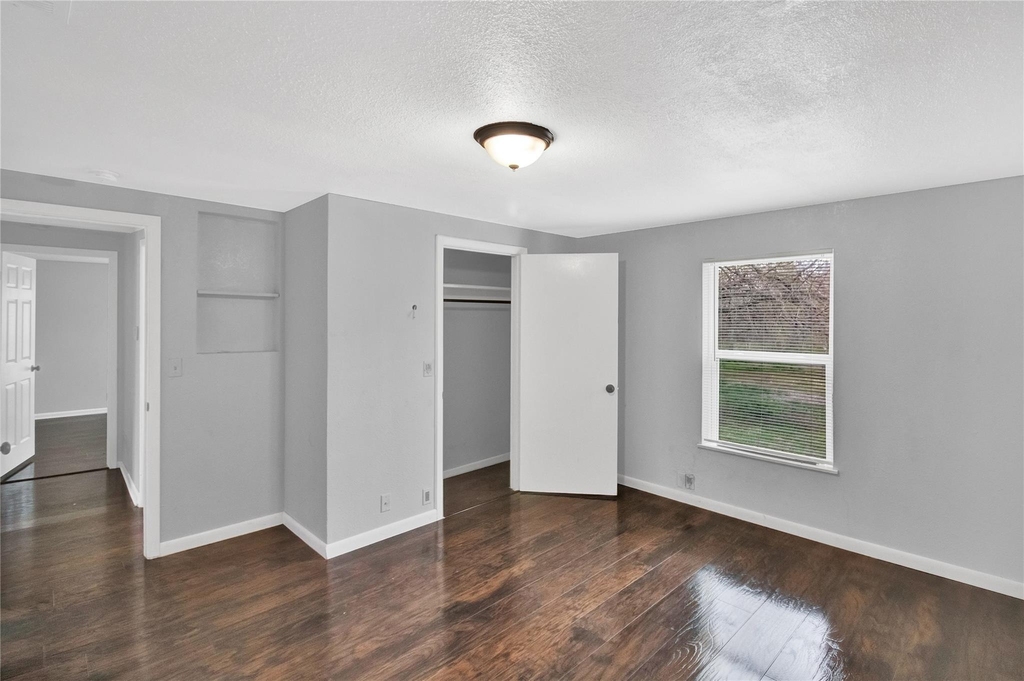 15850 Fm 920 - Photo 4