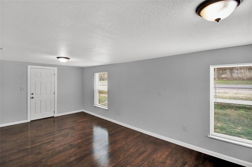 15850 Fm 920 - Photo 3