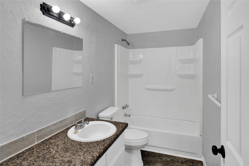 15850 Fm 920 - Photo 2