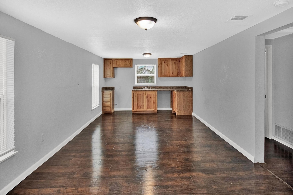 15850 Fm 920 - Photo 1