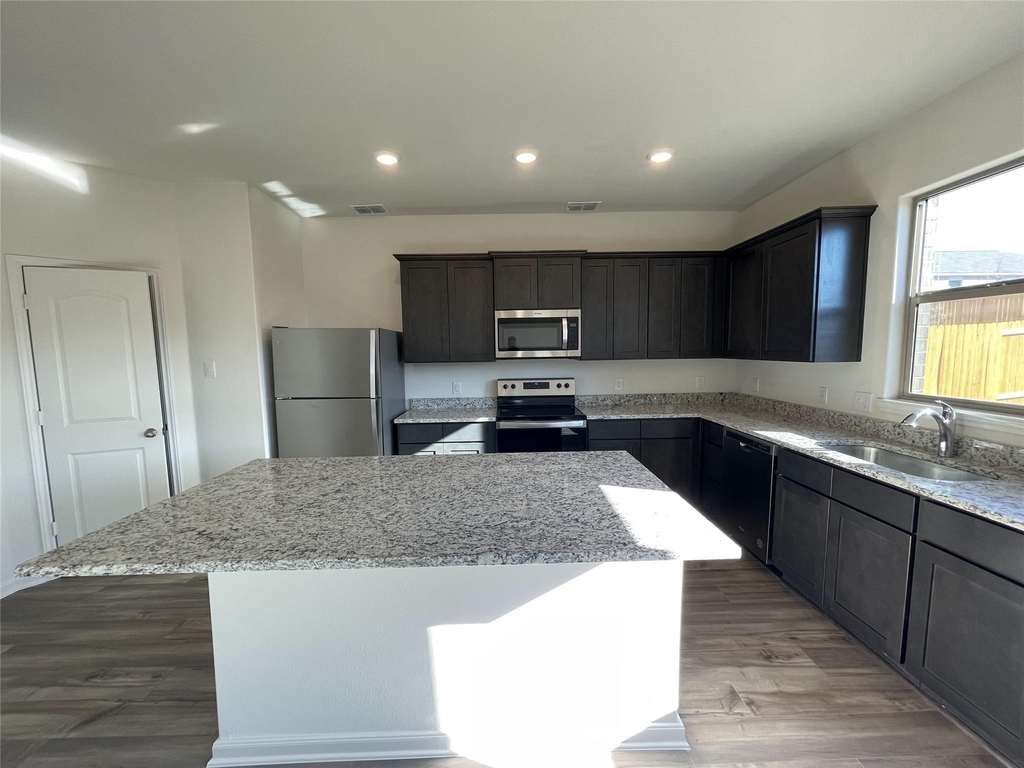 2103 Hialeah Drive - Photo 8
