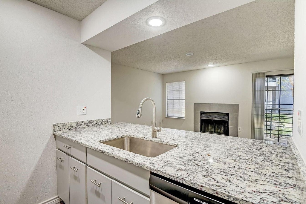9920 Forest Lane - Photo 21