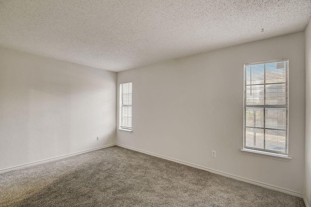 9920 Forest Lane - Photo 22