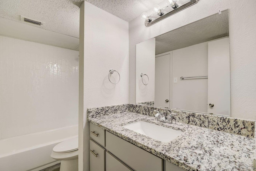 9920 Forest Lane - Photo 17