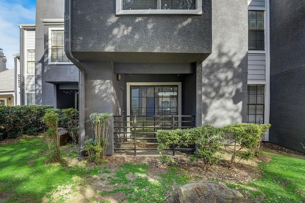 9920 Forest Lane - Photo 0