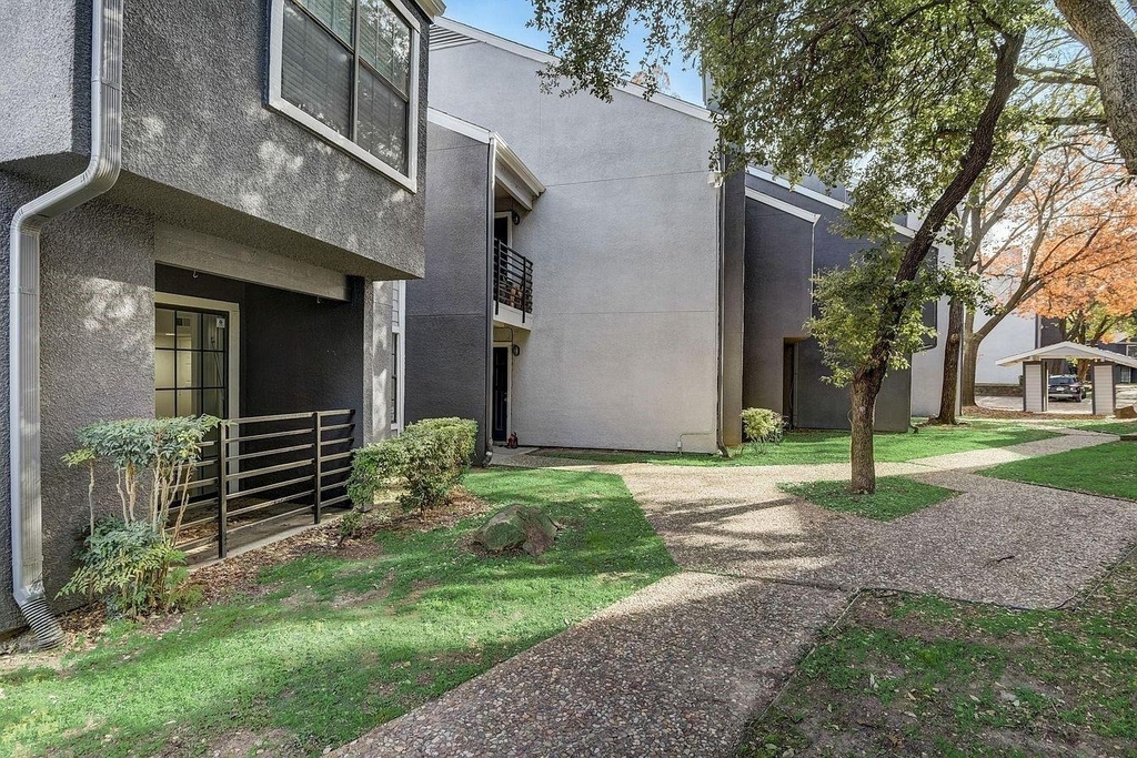 9920 Forest Lane - Photo 4