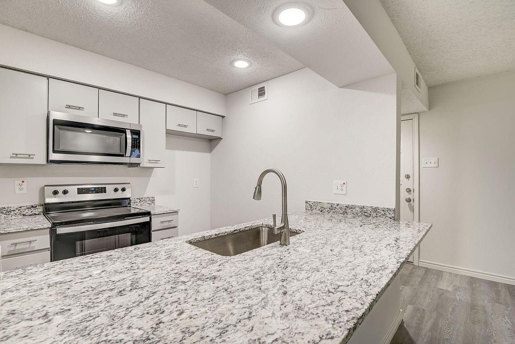 9920 Forest Lane - Photo 15