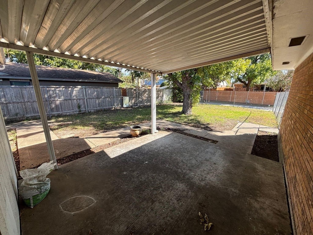 1814 Bardfield Avenue - Photo 2